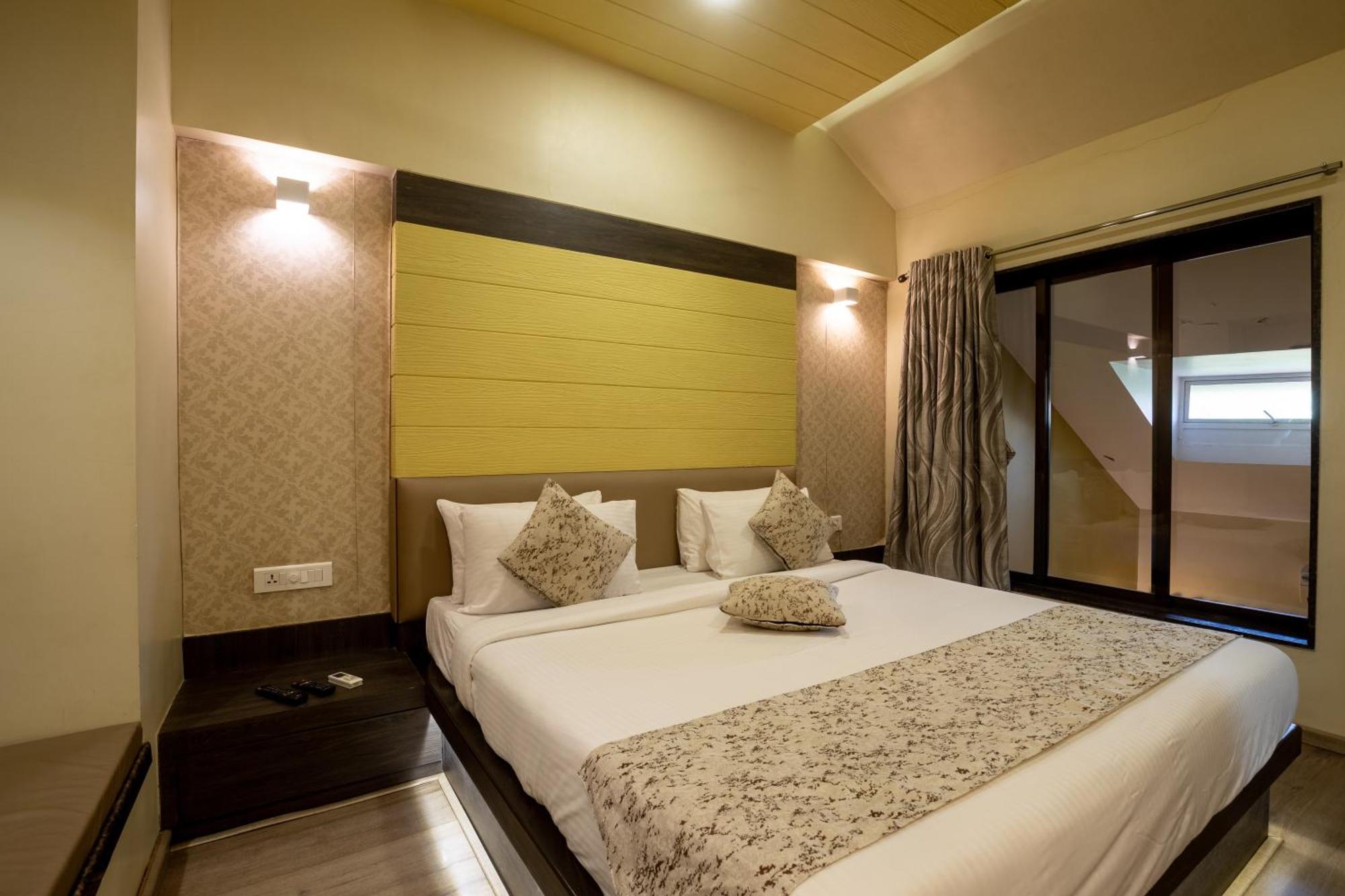 Zaras Resort Khandala Lonavala Buitenkant foto